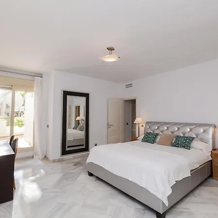 Fuente Aloha Apartment *