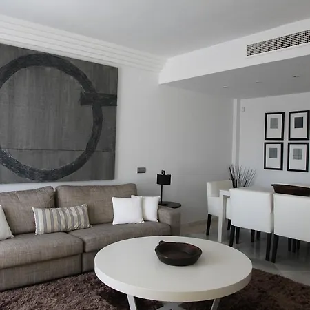Fuente Aloha Apartment *