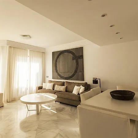 Fuente Aloha Apartment
